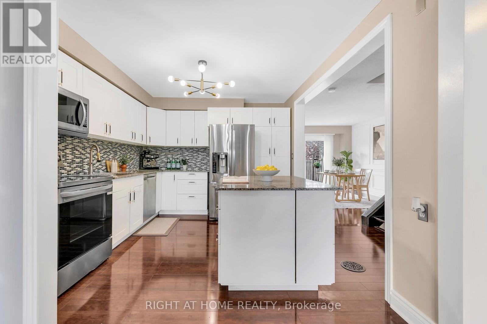 17 - 1580 Lancaster Drive, Oakville, Ontario  L6H 2Z5 - Photo 12 - W12927070