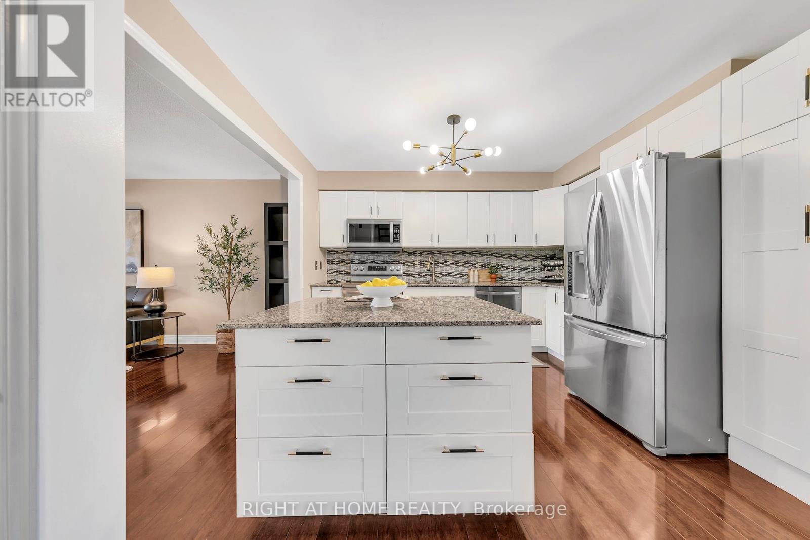 17 - 1580 Lancaster Drive, Oakville, Ontario  L6H 2Z5 - Photo 14 - W12927070