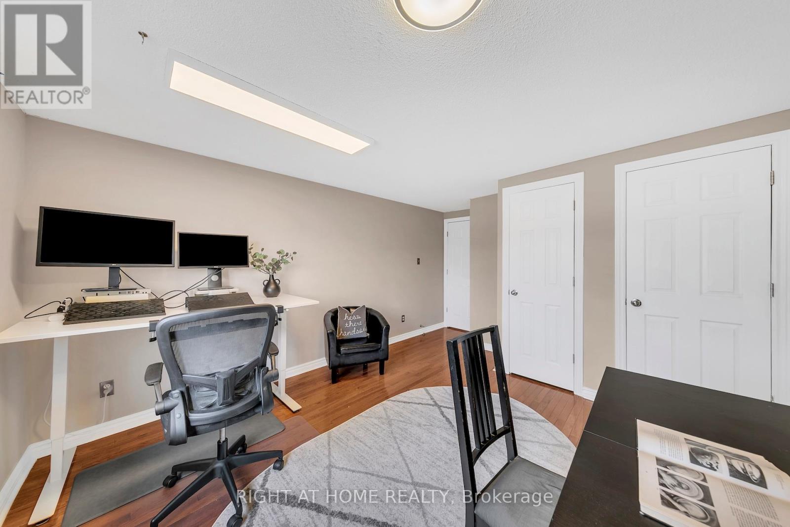 17 - 1580 Lancaster Drive, Oakville, Ontario  L6H 2Z5 - Photo 27 - W12927070