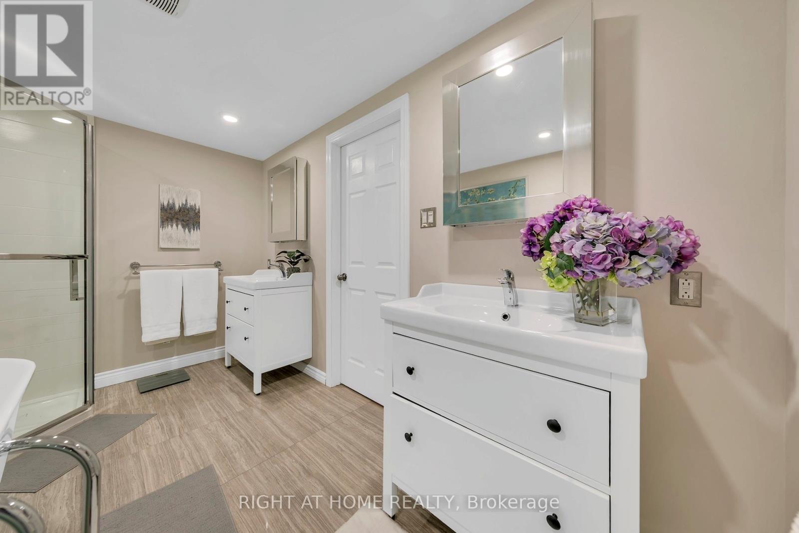 17 - 1580 Lancaster Drive, Oakville, Ontario  L6H 2Z5 - Photo 29 - W12927070