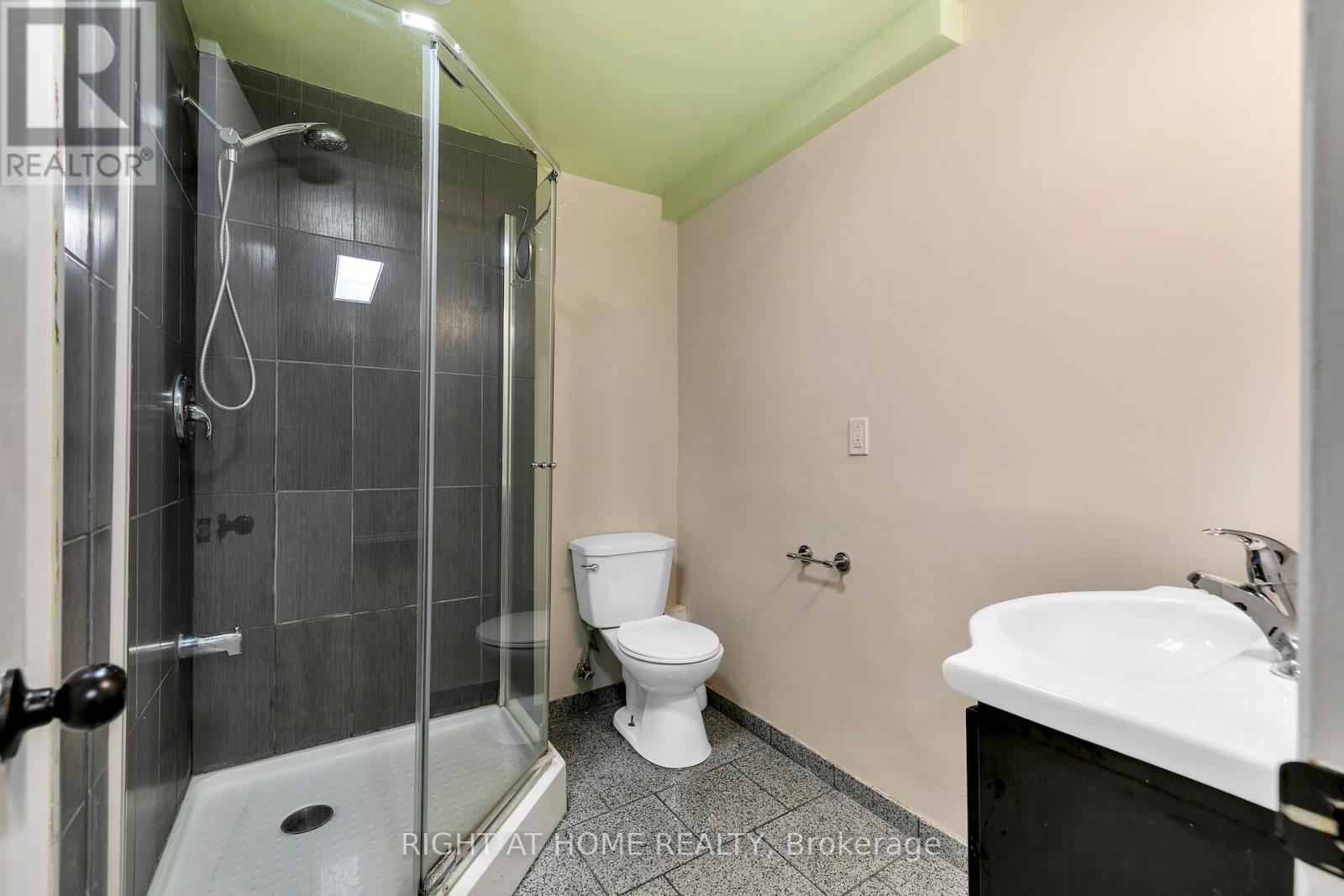 17 - 1580 Lancaster Drive, Oakville, Ontario  L6H 2Z5 - Photo 38 - W12927070