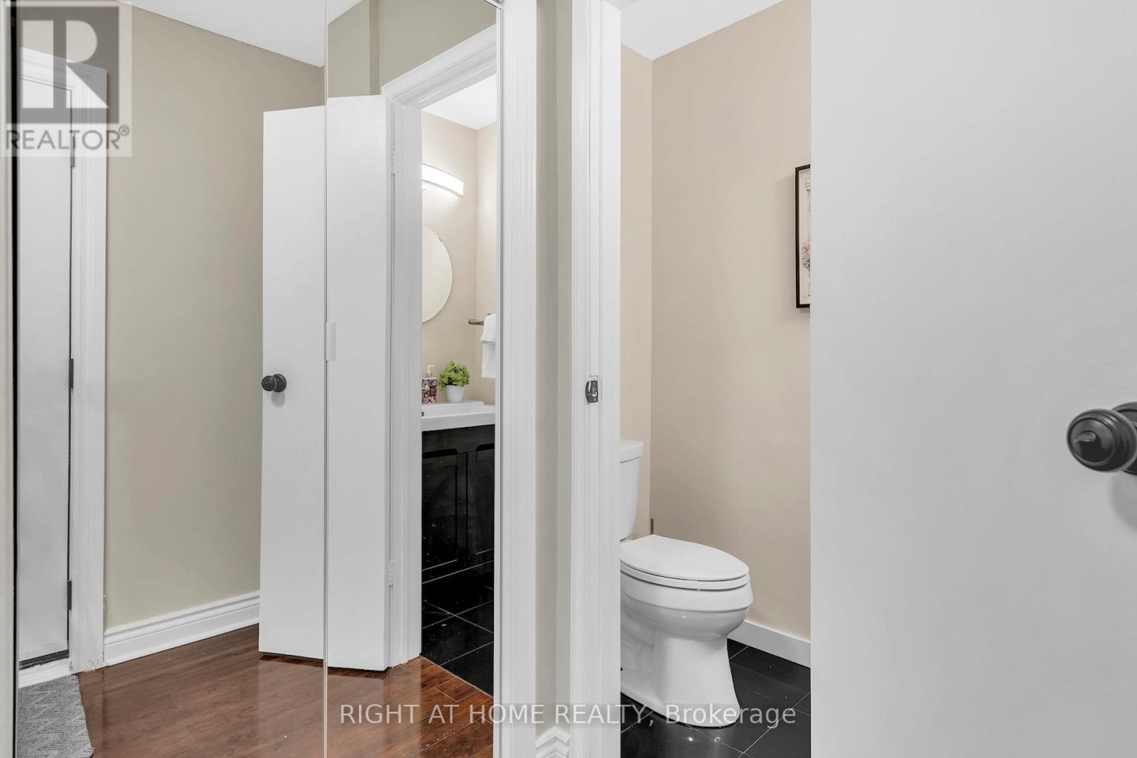 17 - 1580 Lancaster Drive, Oakville, Ontario  L6H 2Z5 - Photo 6 - W12927070