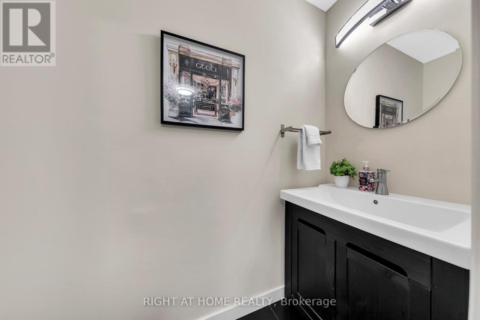 17 - 1580 Lancaster Drive, Oakville, Ontario  L6H 2Z5 - Photo 7 - W12927070