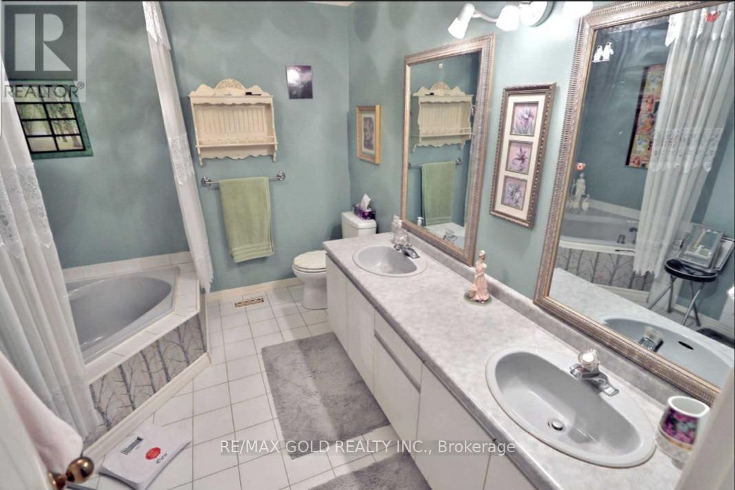 2112 Chrisdon Road, Burlington, Ontario  L7M 3S5 - Photo 13 - W12927076