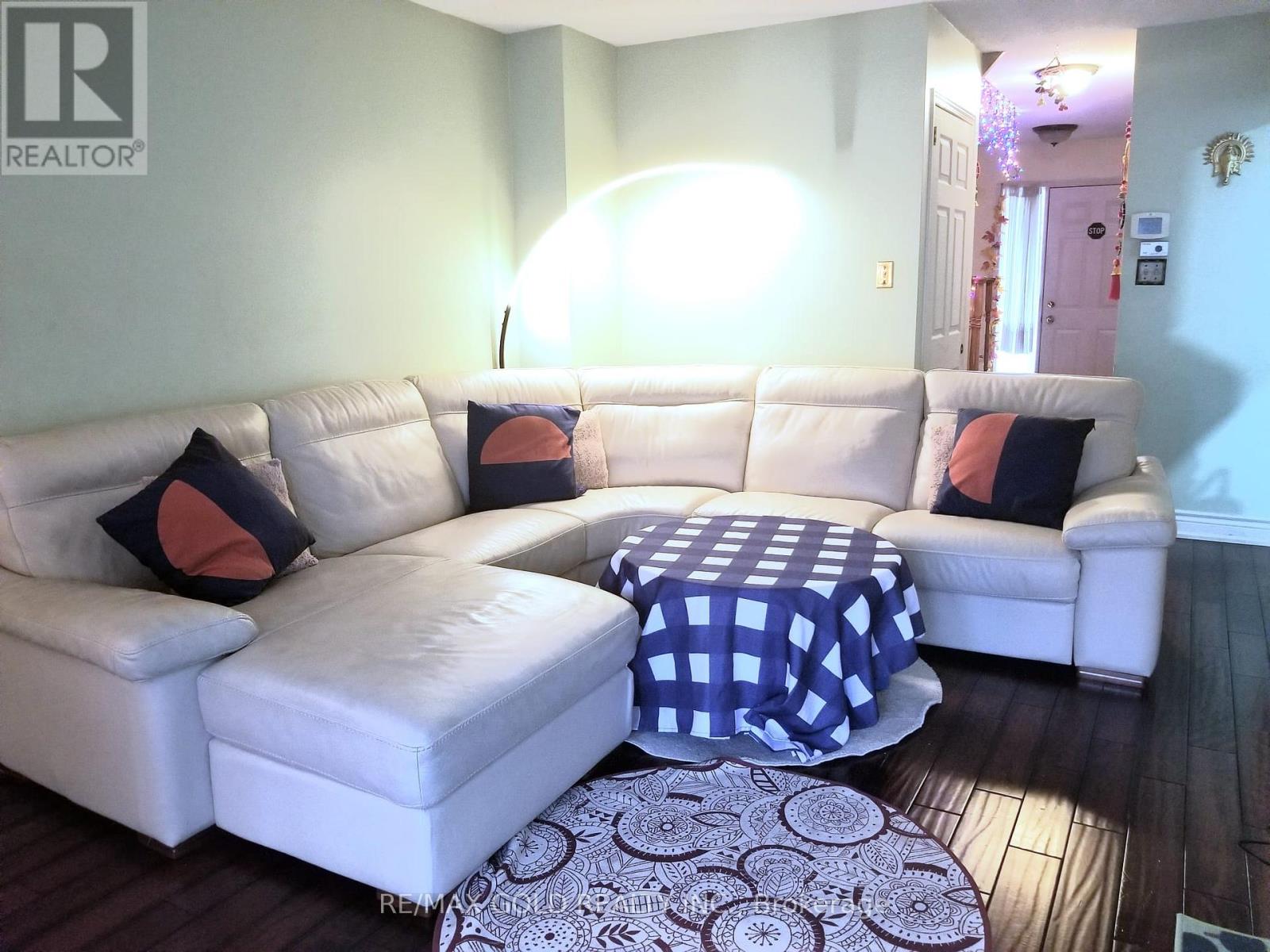 2112 Chrisdon Road, Burlington, Ontario  L7M 3S5 - Photo 3 - W12927076