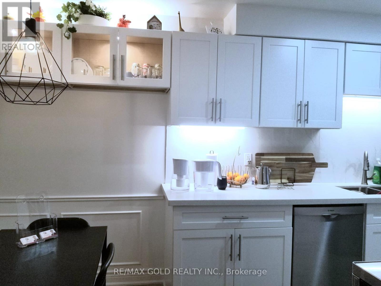 2112 Chrisdon Road, Burlington, Ontario  L7M 3S5 - Photo 8 - W12927076