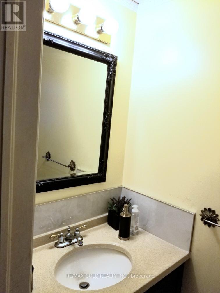 2112 Chrisdon Road, Burlington, Ontario  L7M 3S5 - Photo 9 - W12927076