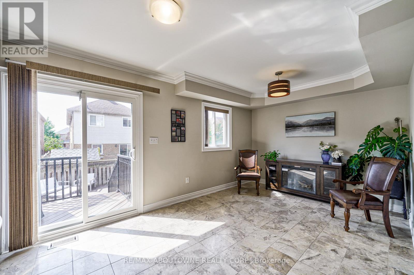 6098 Rowers Crescent, Mississauga, Ontario  L5V 3A2 - Photo 10 - W12927078