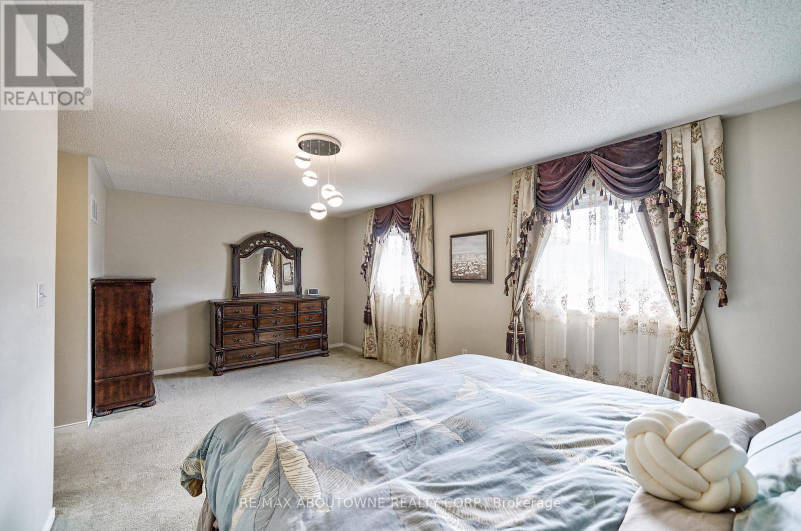 6098 Rowers Crescent, Mississauga, Ontario  L5V 3A2 - Photo 19 - W12927078