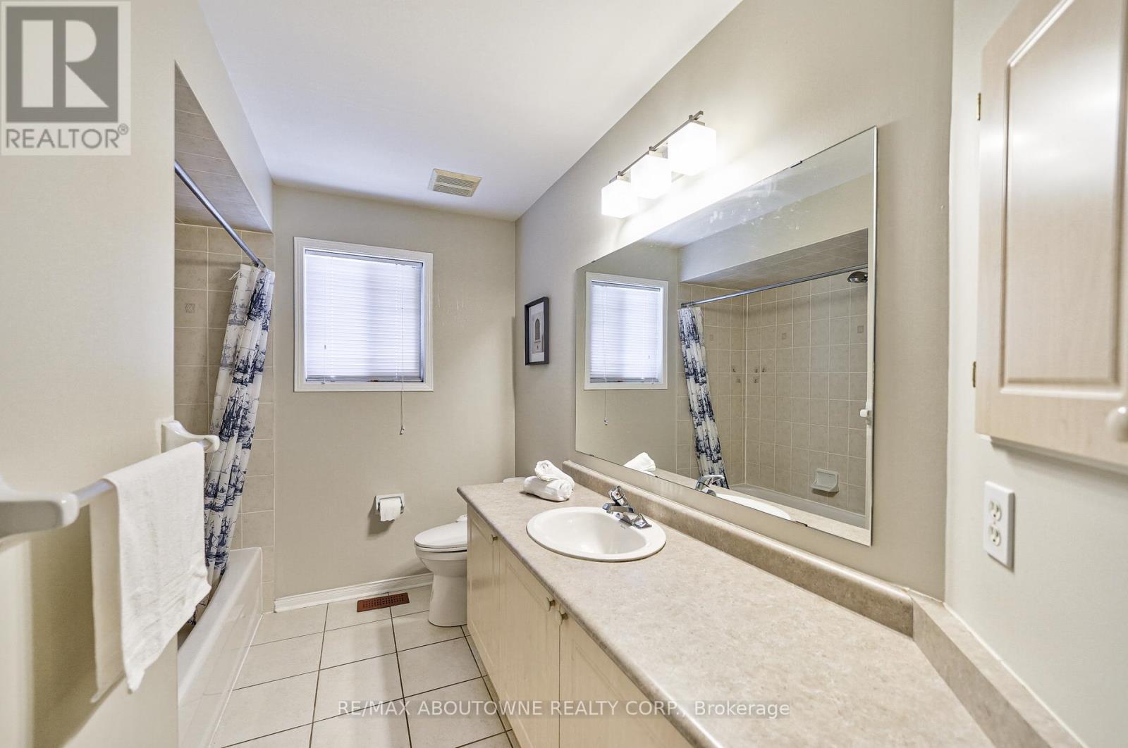 6098 Rowers Crescent, Mississauga, Ontario  L5V 3A2 - Photo 24 - W12927078