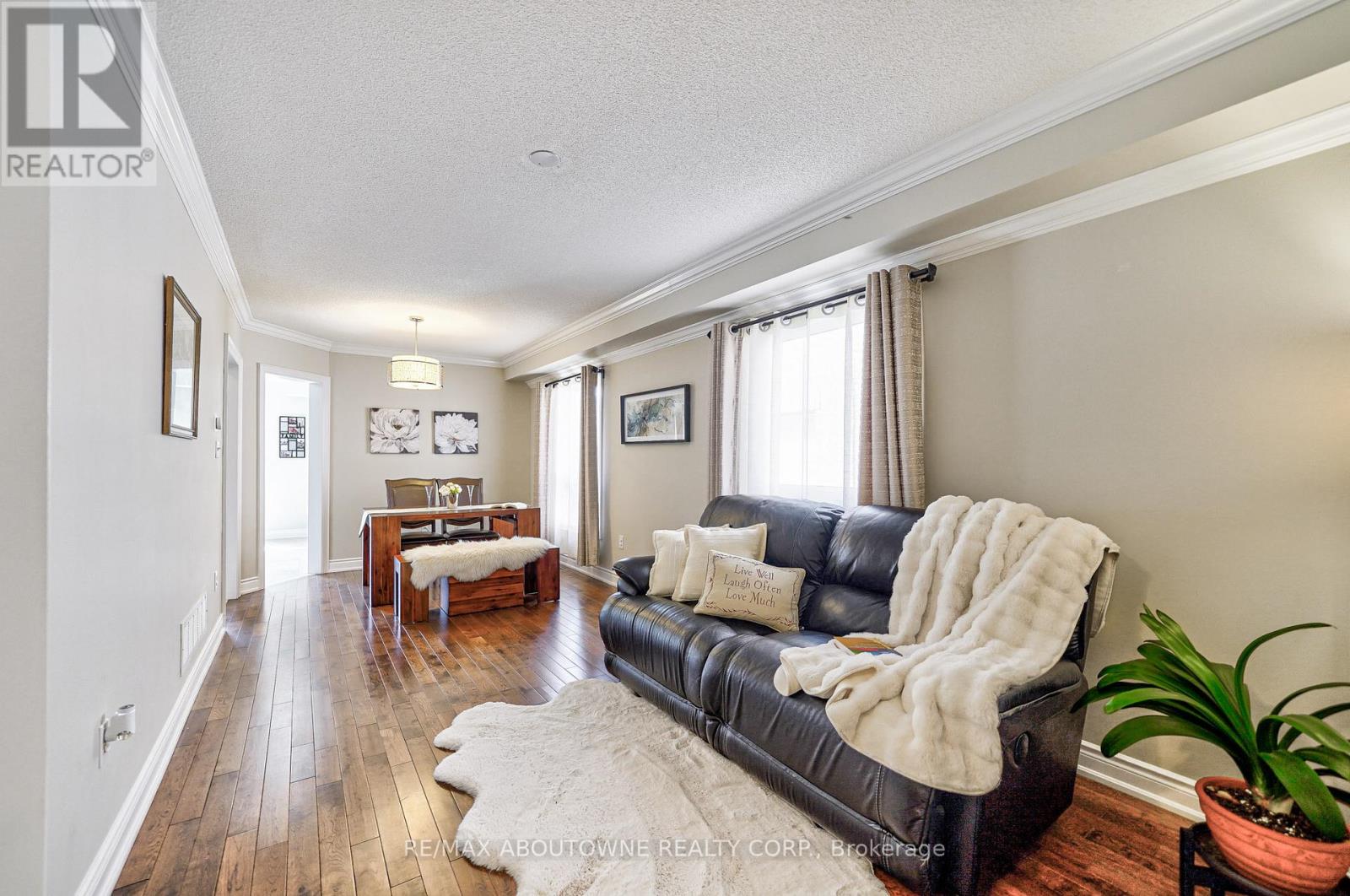 6098 Rowers Crescent, Mississauga, Ontario  L5V 3A2 - Photo 6 - W12927078