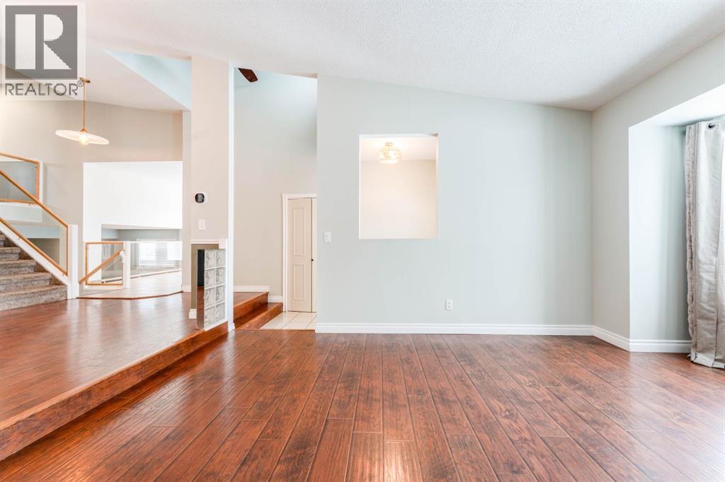 215 Scenic Way NW, Calgary, Alberta  T3L 1B6 - Photo 7 - A2294245