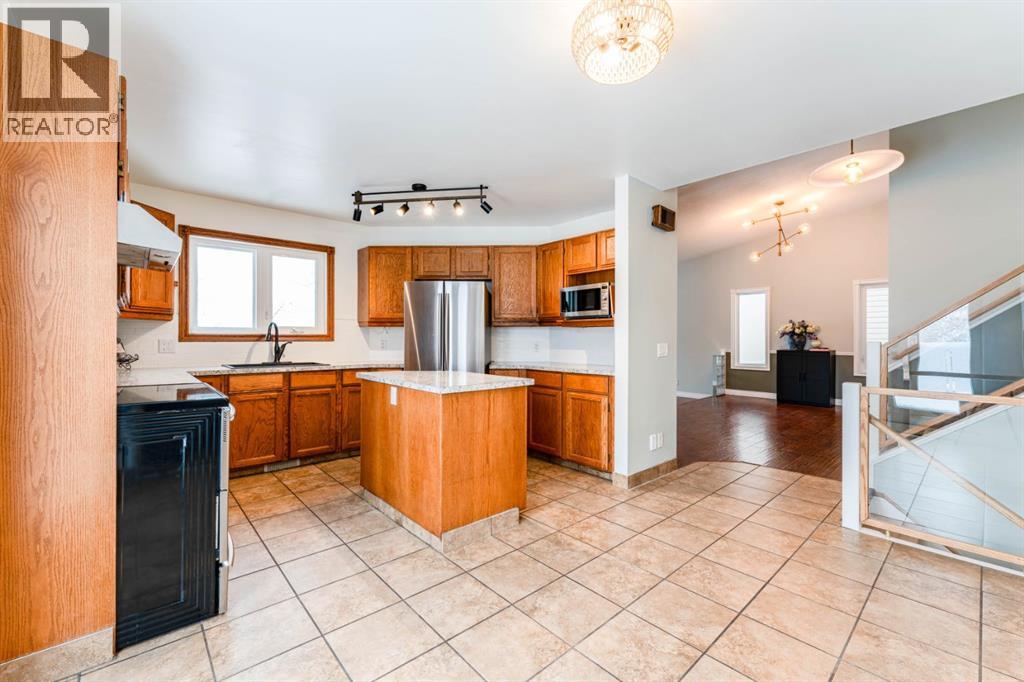 215 Scenic Way NW, Calgary, Alberta  T3L 1B6 - Photo 10 - A2294245