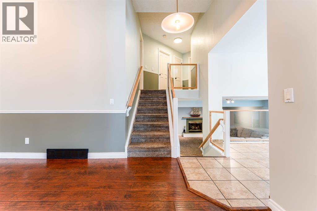 215 Scenic Way NW, Calgary, Alberta  T3L 1B6 - Photo 13 - A2294245