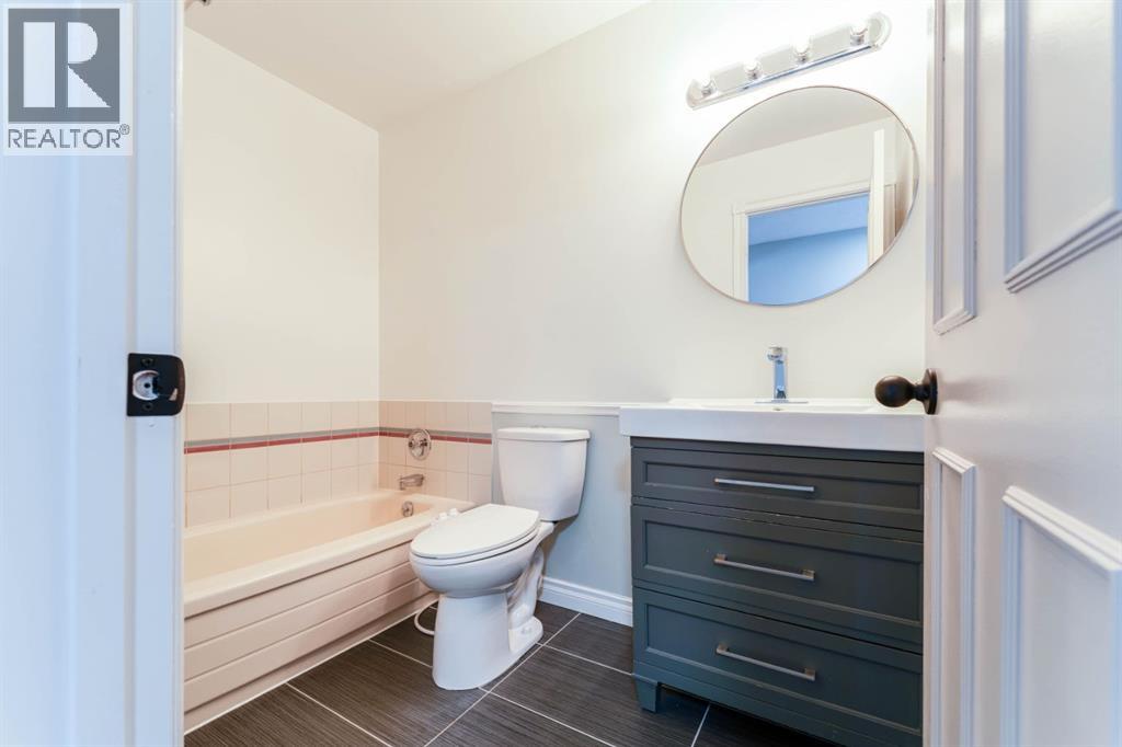 215 Scenic Way NW, Calgary, Alberta  T3L 1B6 - Photo 19 - A2294245