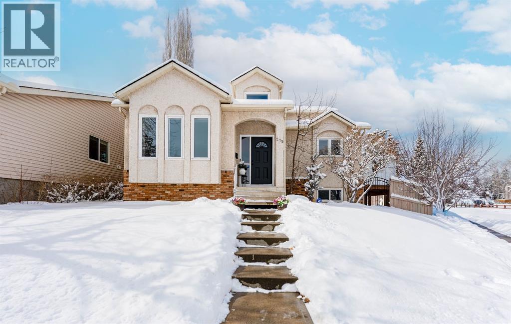 215 Scenic Way NW, Calgary, Alberta  T3L 1B6 - Photo 2 - A2294245