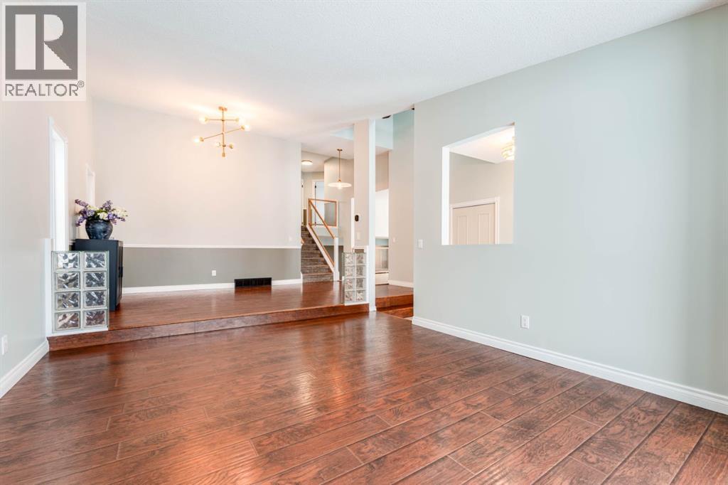 215 Scenic Way NW, Calgary, Alberta  T3L 1B6 - Photo 8 - A2294245