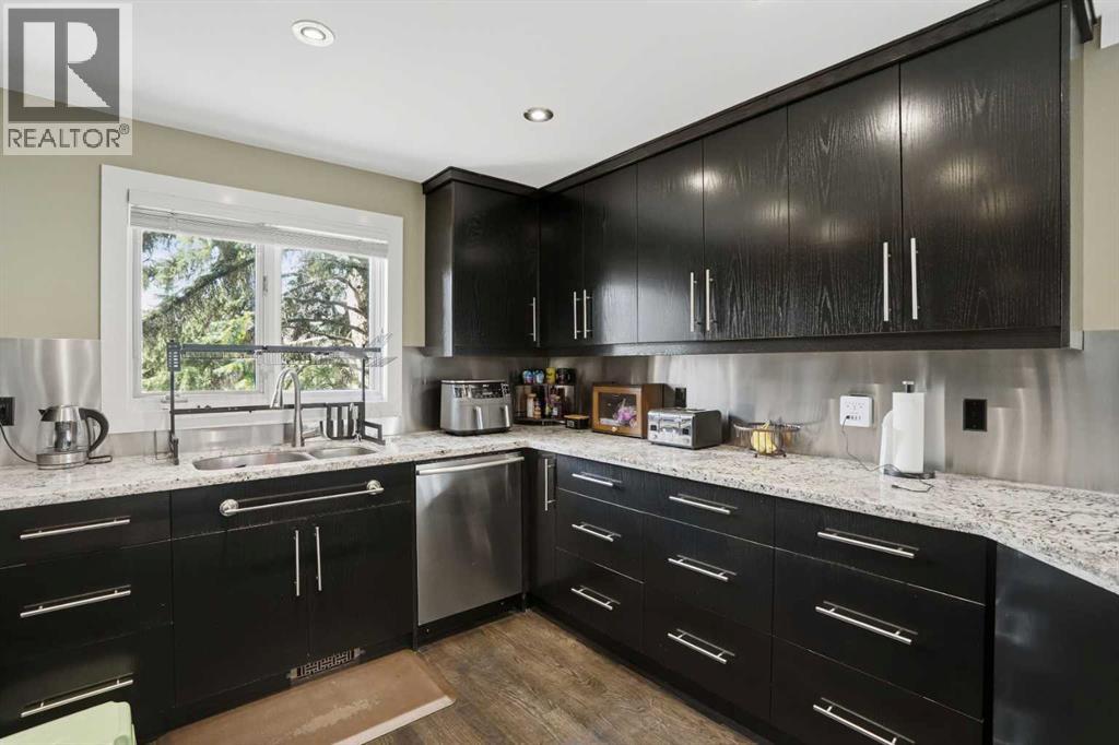 311 Coach Light Bay Sw, Calgary, Alberta  T3H 1X3 - Photo 21 - A2286955