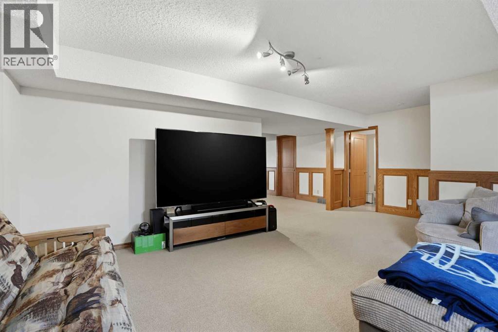 311 Coach Light Bay Sw, Calgary, Alberta  T3H 1X3 - Photo 41 - A2286955