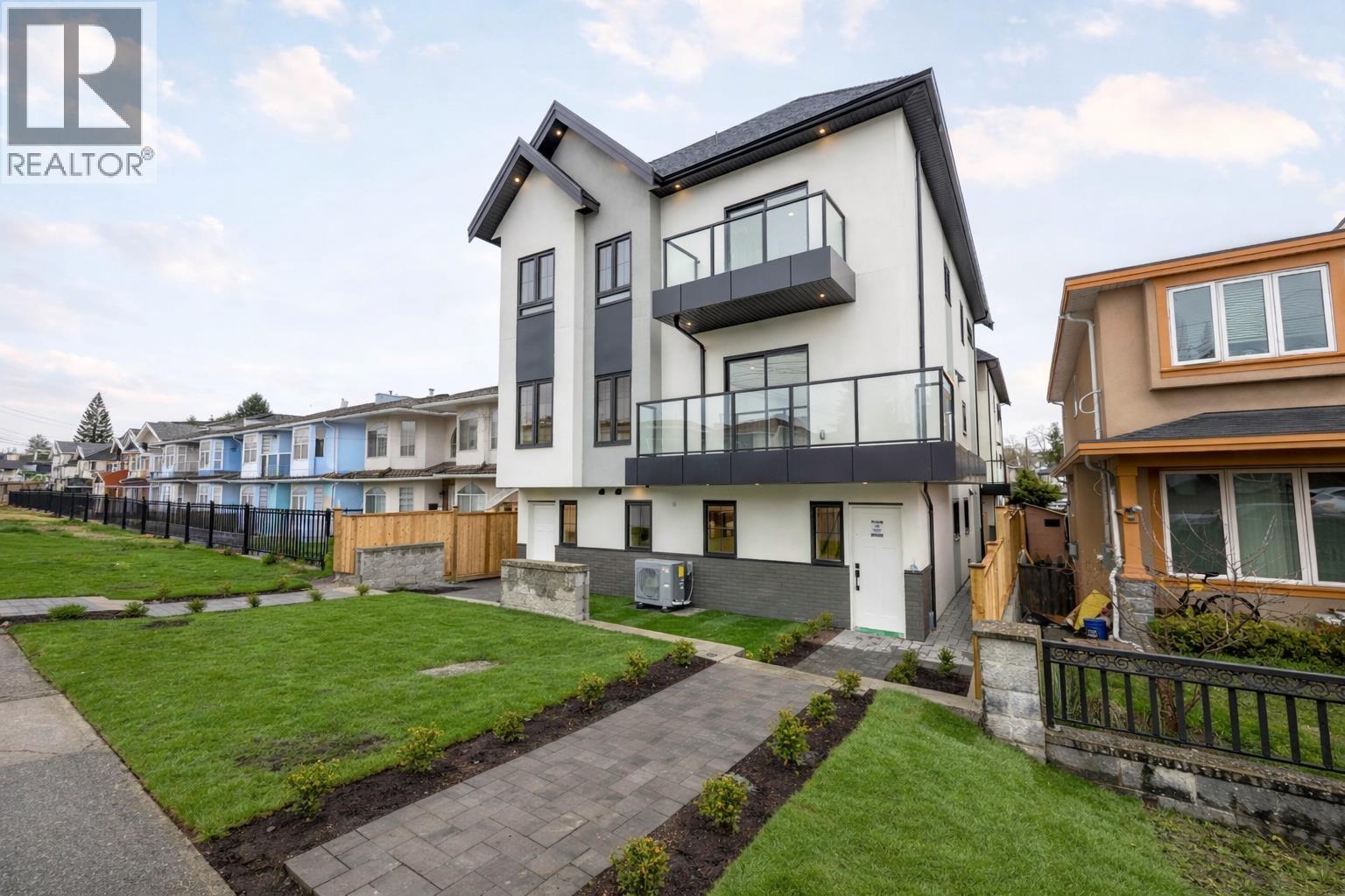 4 7353 12th Ave, Burnaby, British Columbia  V3N 2J8 - Photo 2 - R3104217