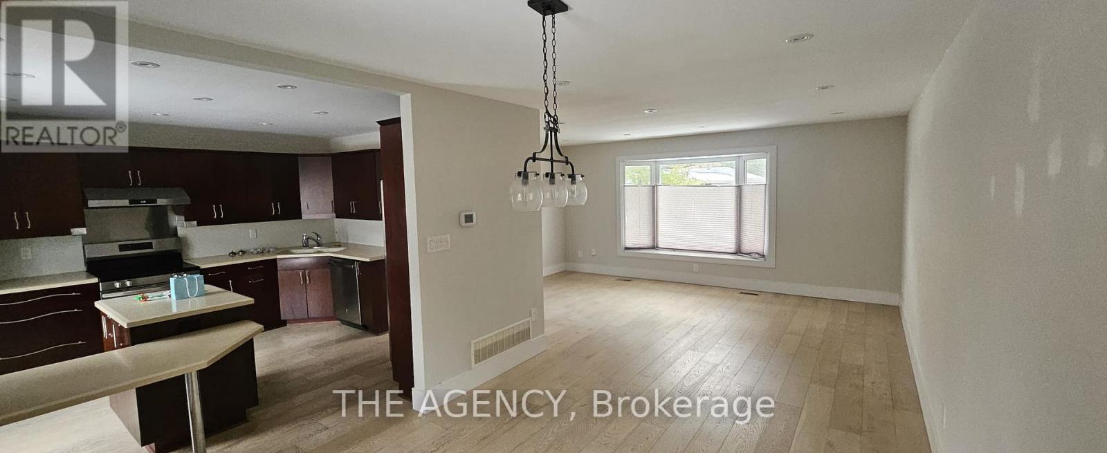 289 Emerald Isle Court, Richmond Hill, Ontario  L4C 4E3 - Photo 3 - N12927094