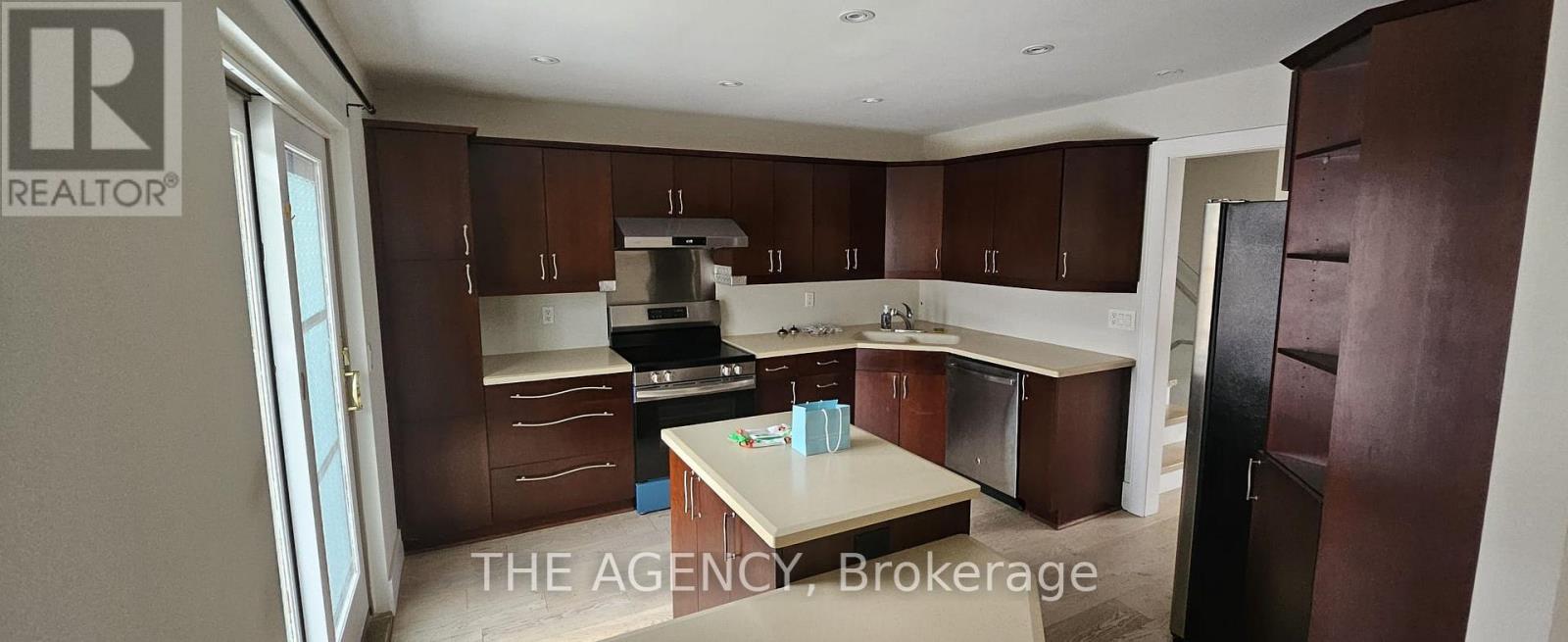 289 Emerald Isle Court, Richmond Hill, Ontario  L4C 4E3 - Photo 4 - N12927094