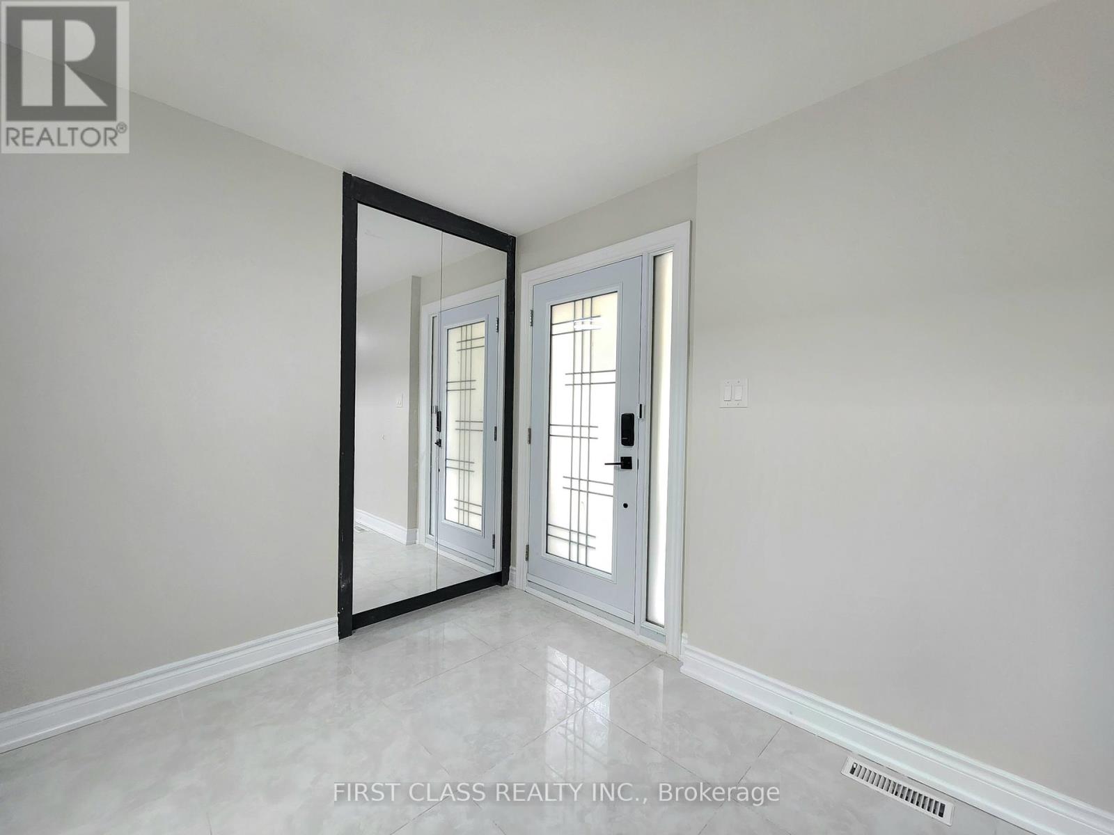 15 Strathmore Drive, Markham, Ontario  L3P 6J7 - Photo 2 - N12927098