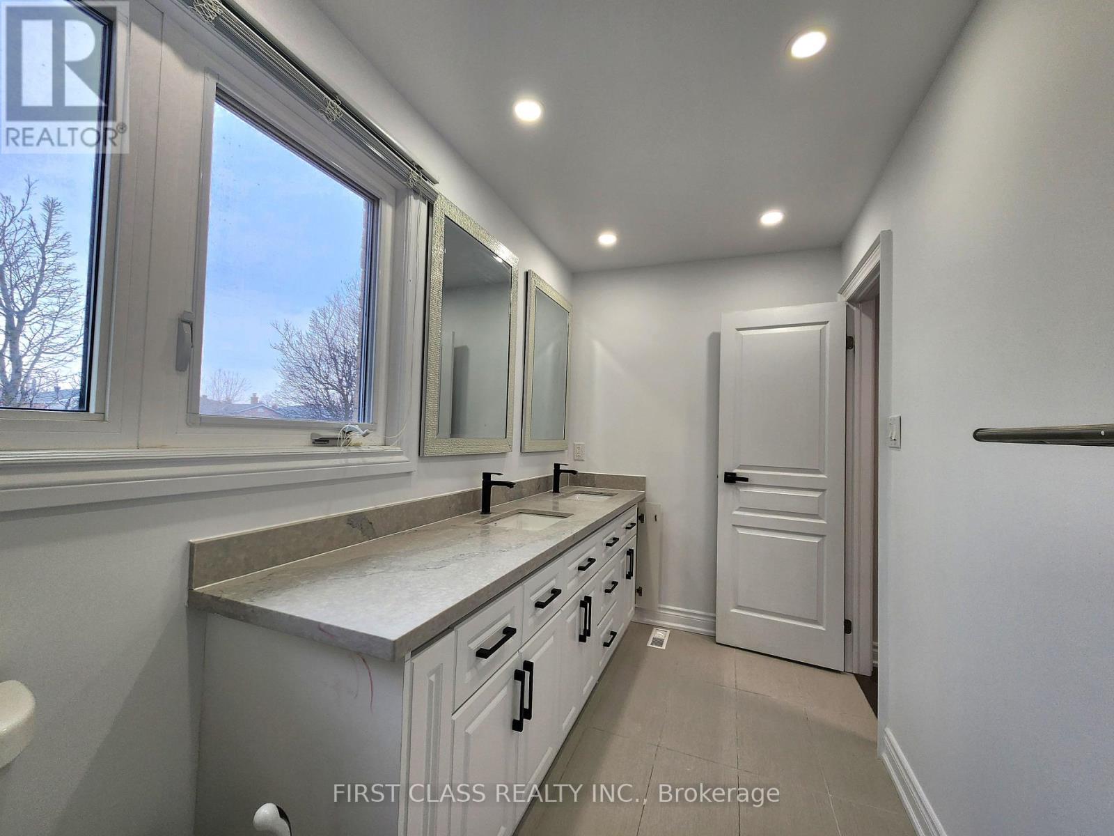 15 Strathmore Drive, Markham, Ontario  L3P 6J7 - Photo 22 - N12927098