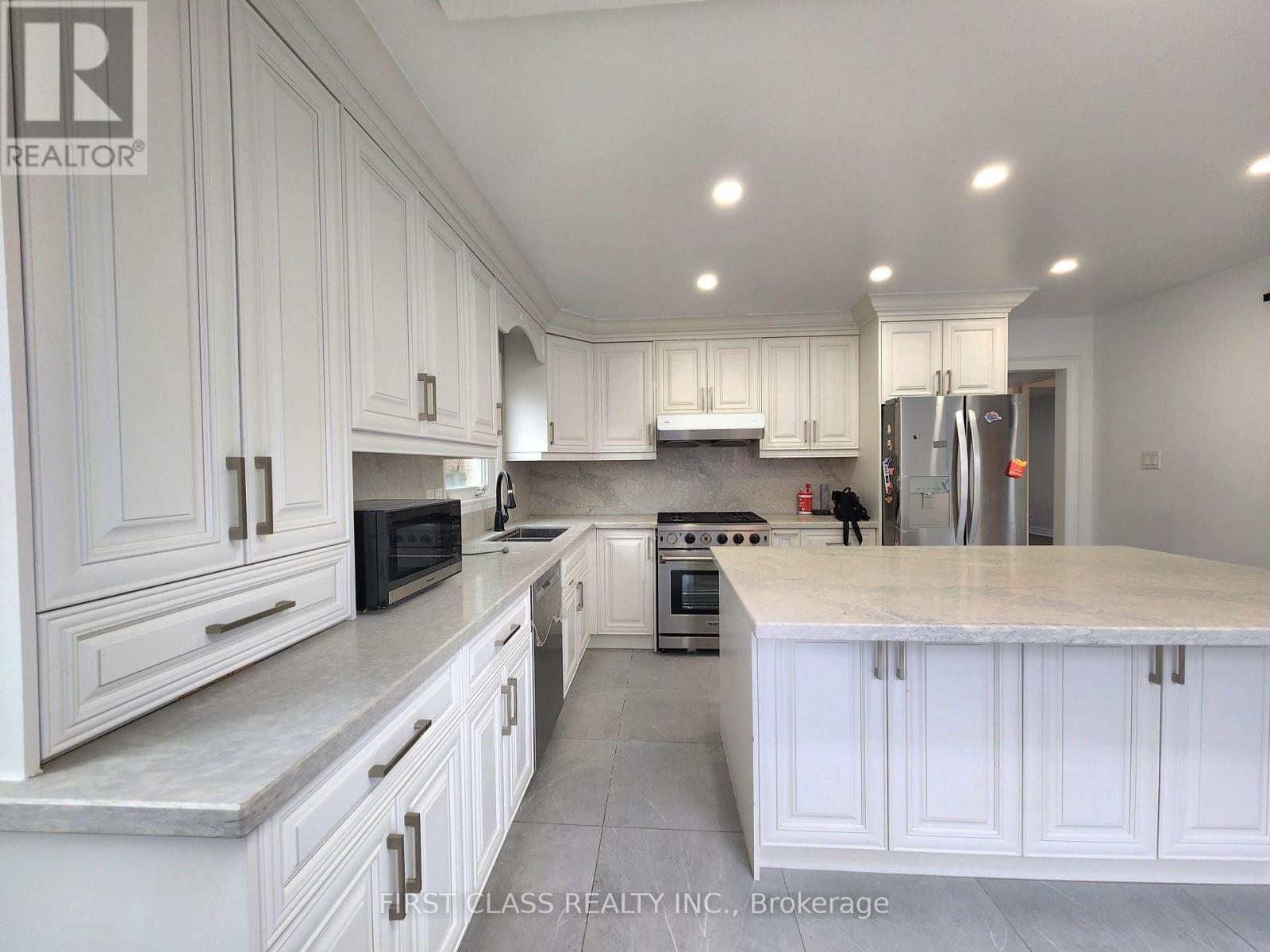 15 Strathmore Drive, Markham, Ontario  L3P 6J7 - Photo 9 - N12927098