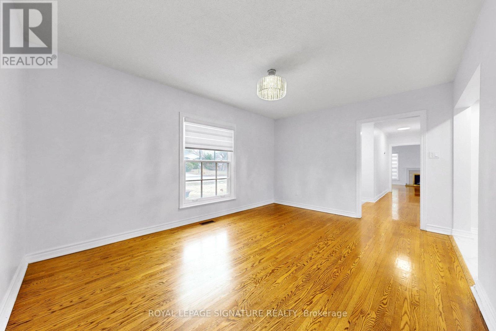 24 Laureleaf Road, Markham, Ontario  L3T 2X5 - Photo 10 - N12927116