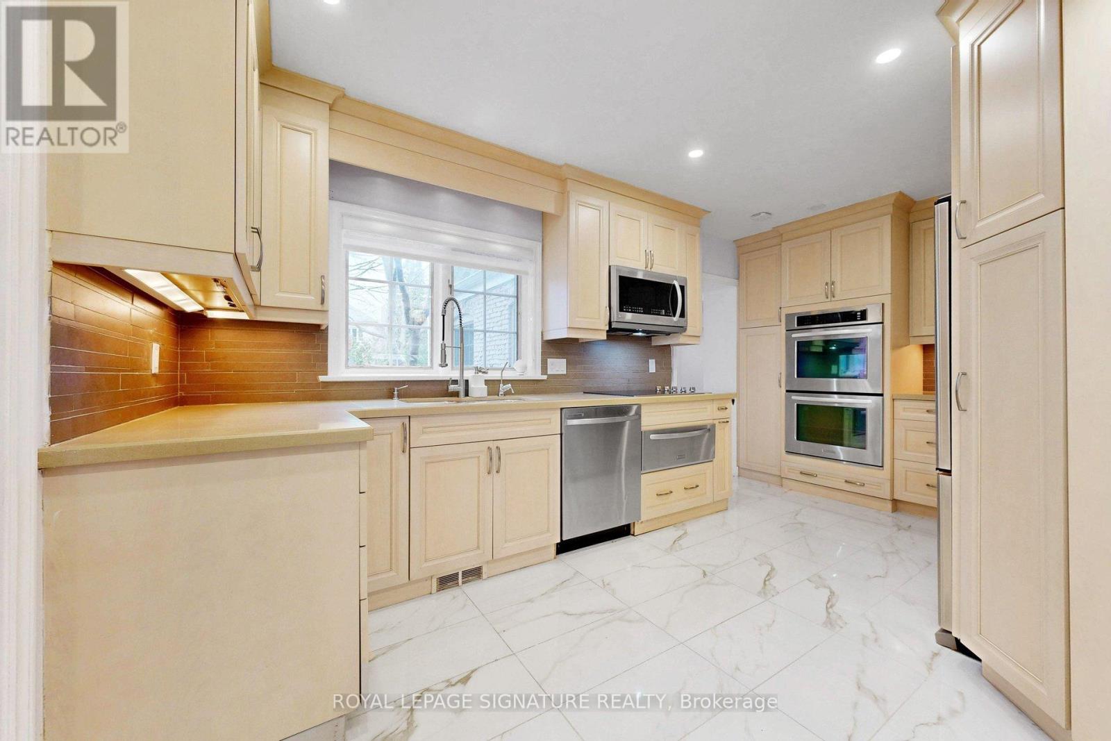 24 Laureleaf Road, Markham, Ontario  L3T 2X5 - Photo 14 - N12927116