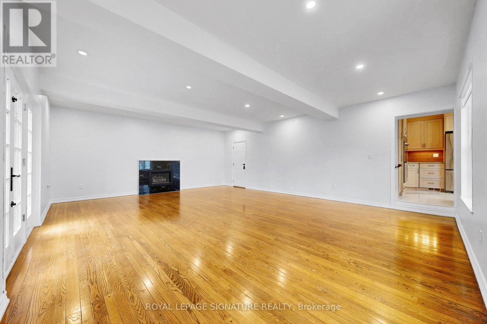 24 Laureleaf Road, Markham, Ontario  L3T 2X5 - Photo 6 - N12927116