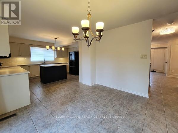 19 Northview Crescent, Barrie, Ontario  L4N 9T4 - Photo 12 - S12927108