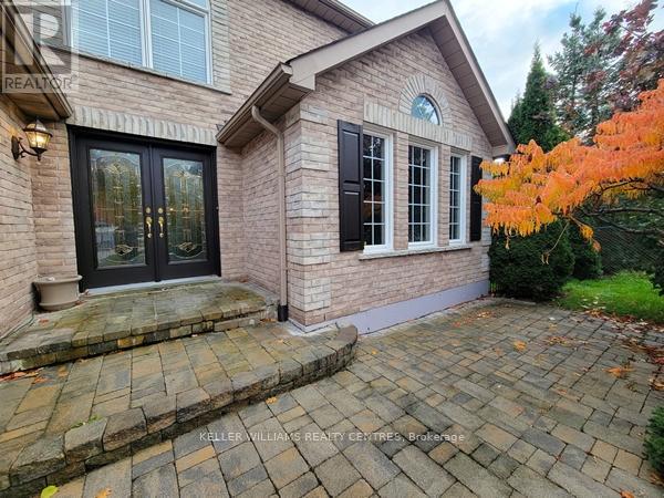 19 Northview Crescent, Barrie, Ontario  L4N 9T4 - Photo 2 - S12927108