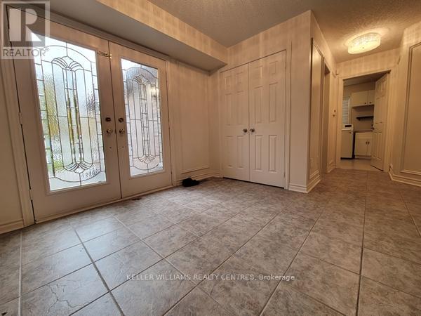 19 Northview Crescent, Barrie, Ontario  L4N 9T4 - Photo 3 - S12927108