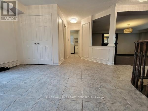 19 Northview Crescent, Barrie, Ontario  L4N 9T4 - Photo 4 - S12927108