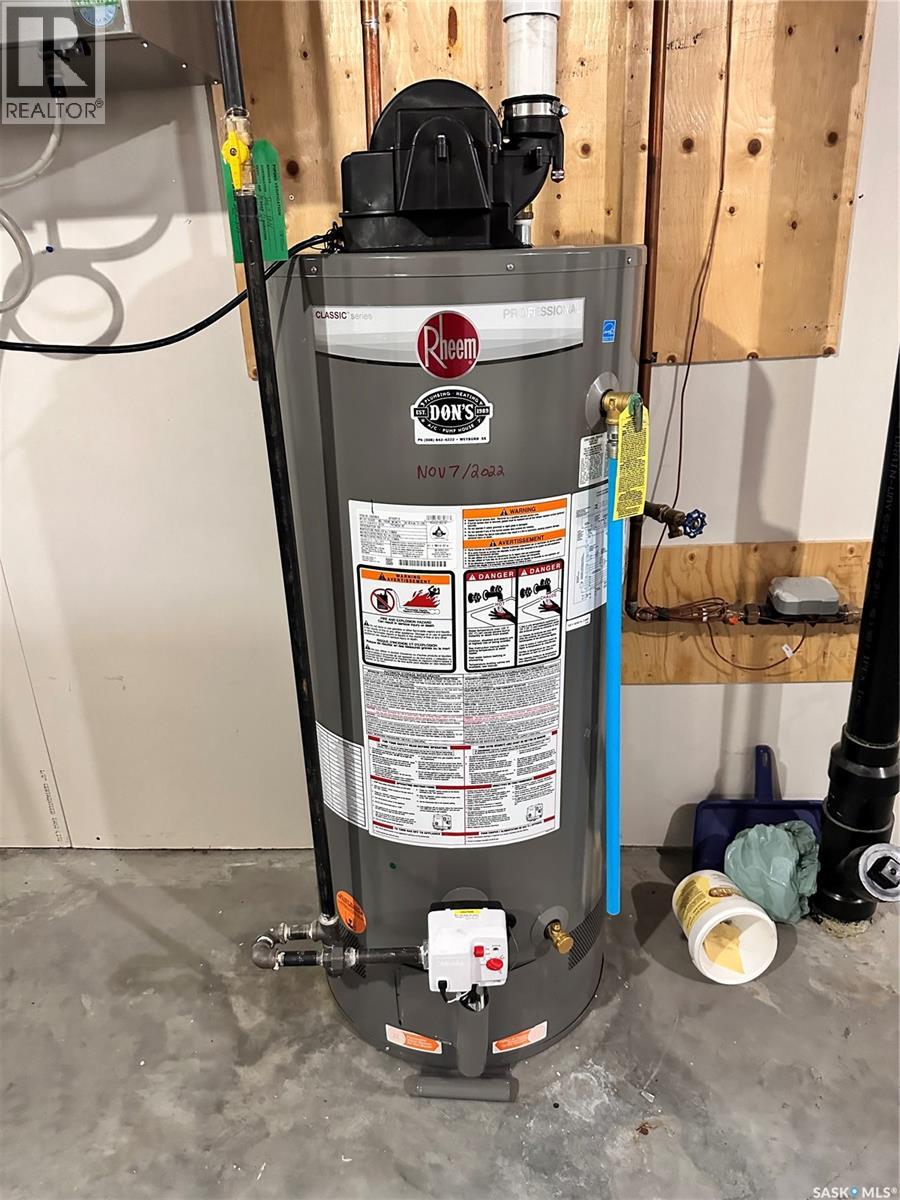 527 Alexandra Street, Weyburn, Saskatchewan  S4H 1R7 - Photo 22 - SK031225