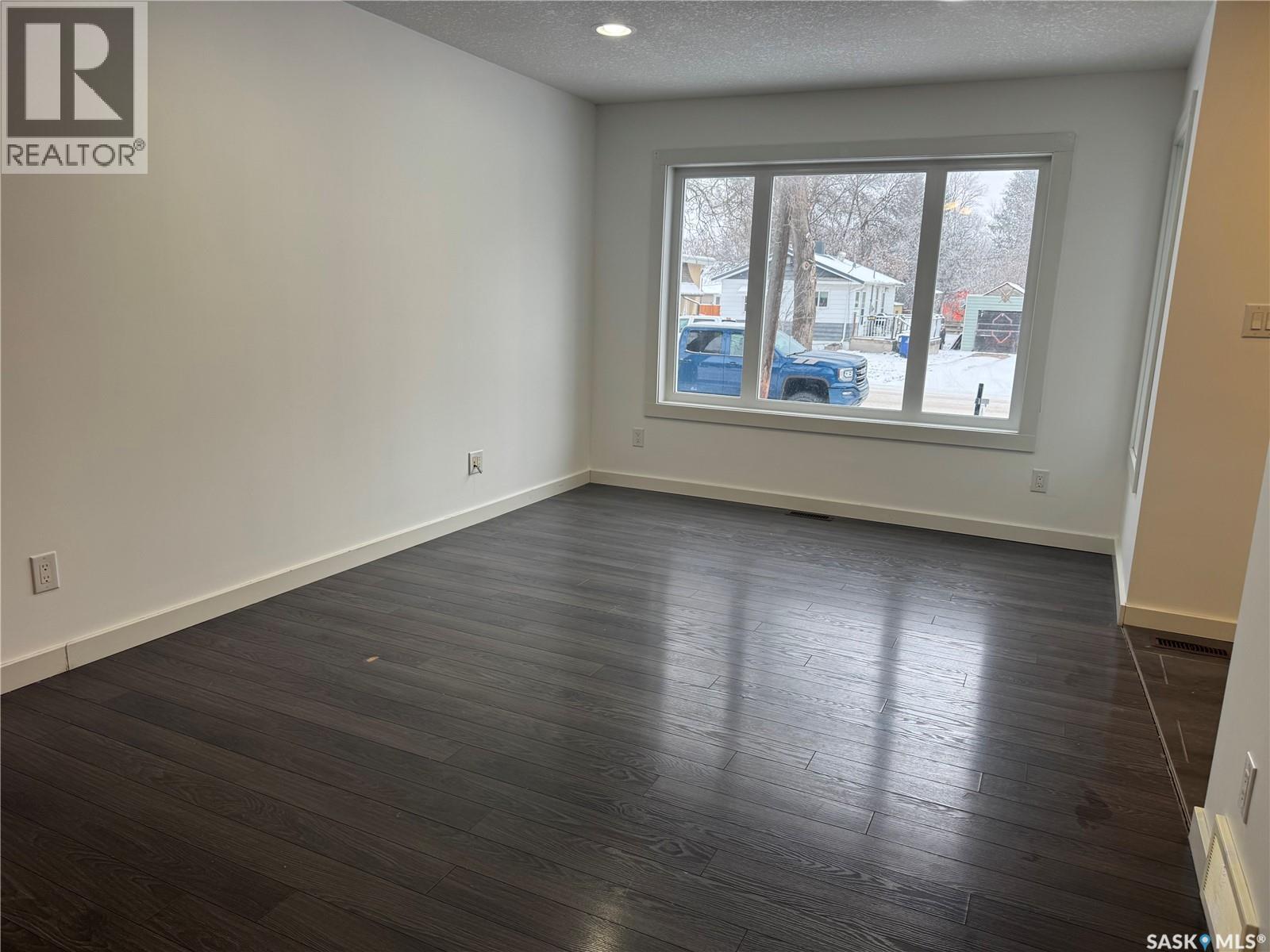 527 Alexandra Street, Weyburn, Saskatchewan  S4H 1R7 - Photo 6 - SK031225