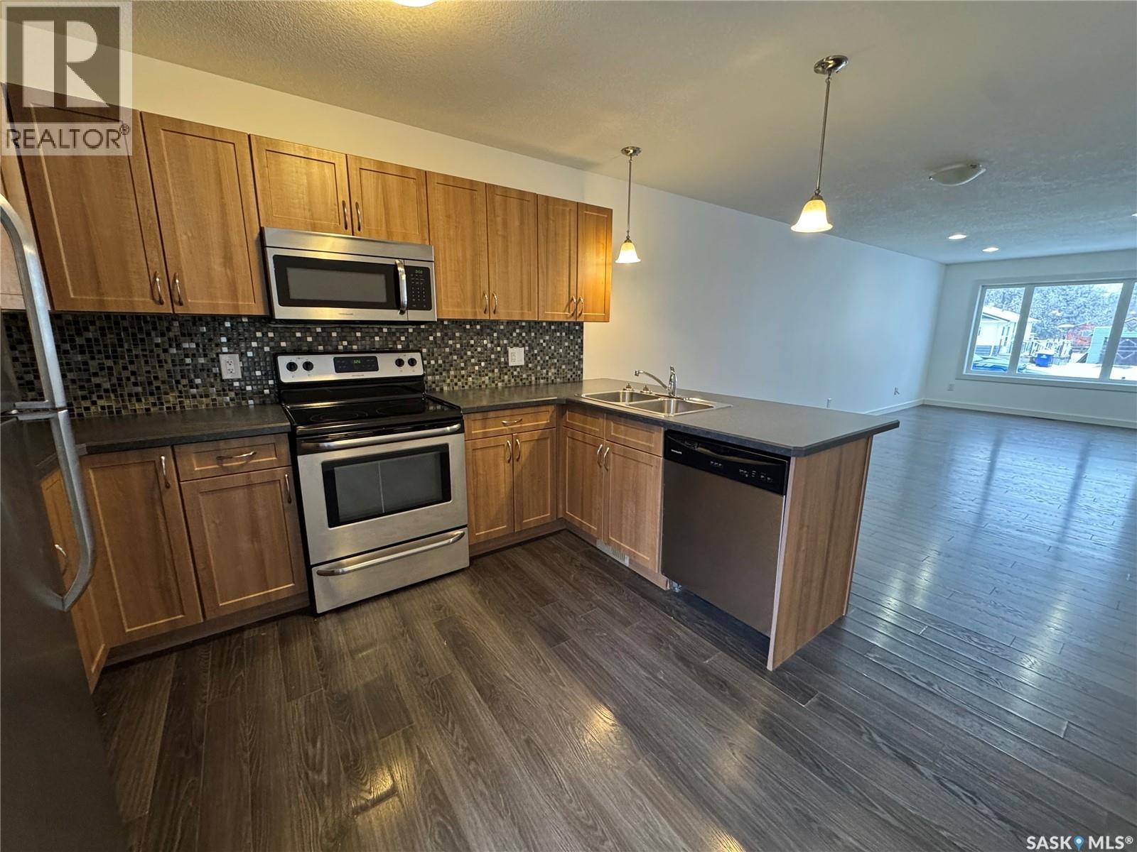 527 Alexandra Street, Weyburn, Saskatchewan  S4H 1R7 - Photo 8 - SK031225