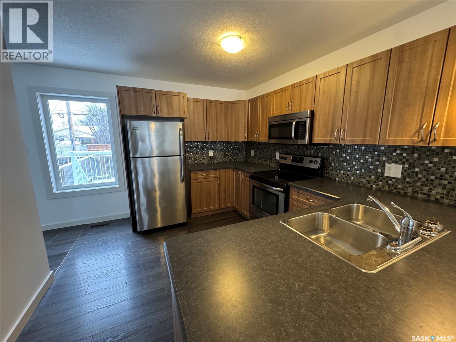 527 Alexandra Street, Weyburn, Saskatchewan  S4H 1R7 - Photo 9 - SK031225