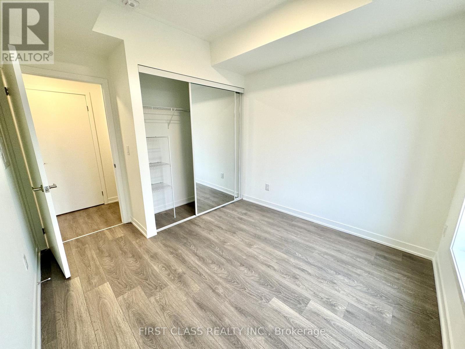 301 - 165 Canon Jackson Drive, Toronto, Ontario  M6M 2G1 - Photo 4 - W12927102