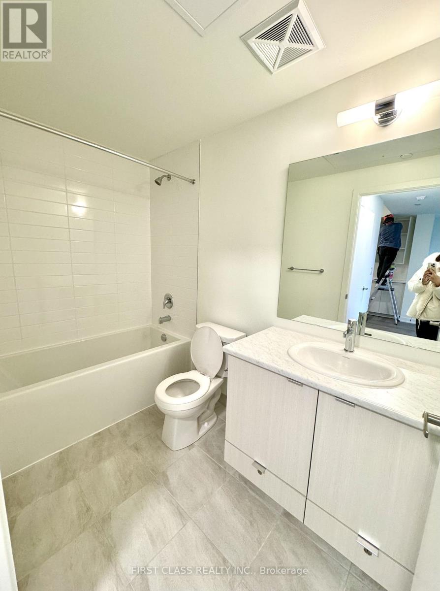 301 - 165 Canon Jackson Drive, Toronto, Ontario  M6M 2G1 - Photo 5 - W12927102