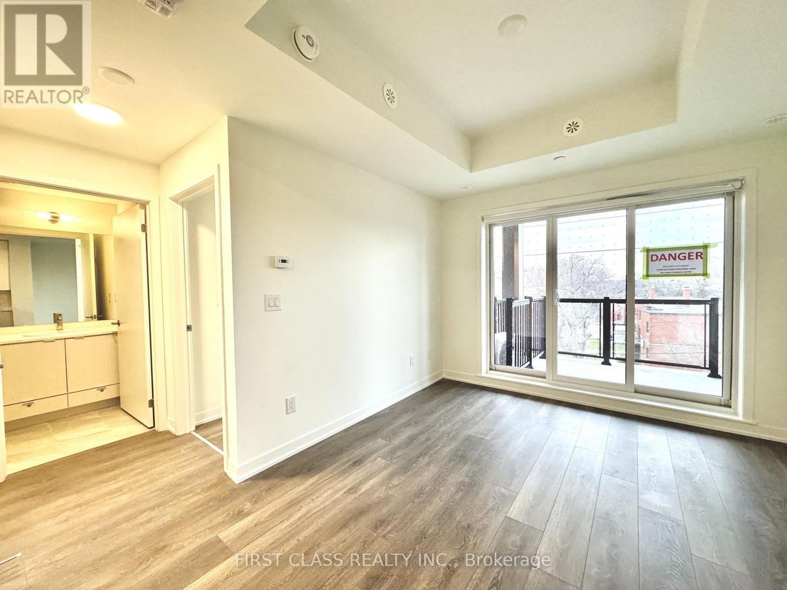 301 - 165 Canon Jackson Drive, Toronto, Ontario  M6M 2G1 - Photo 7 - W12927102