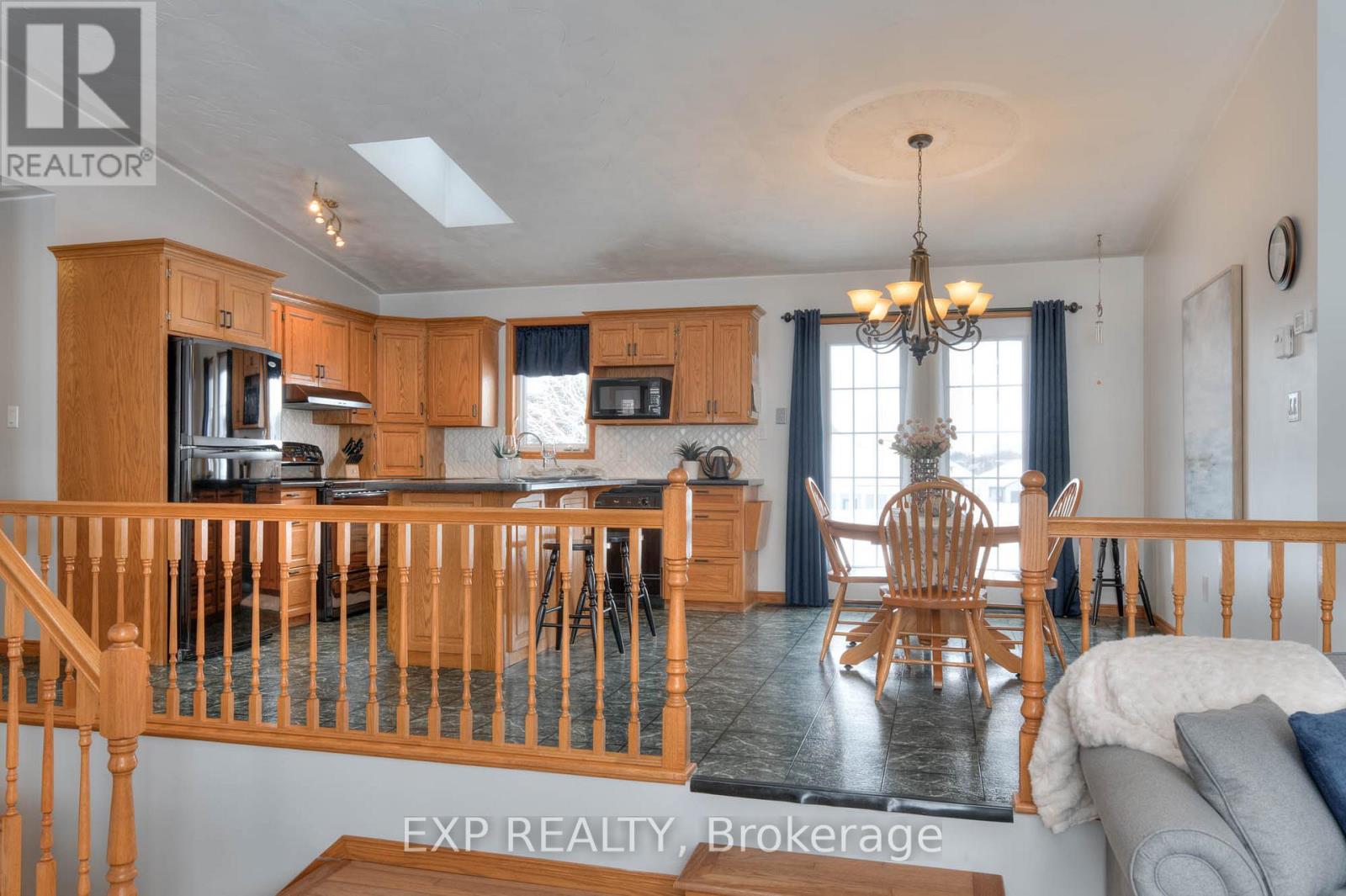 763 Sports Drive, Huron East, Ontario  N0G 1H0 - Photo 7 - X12927104