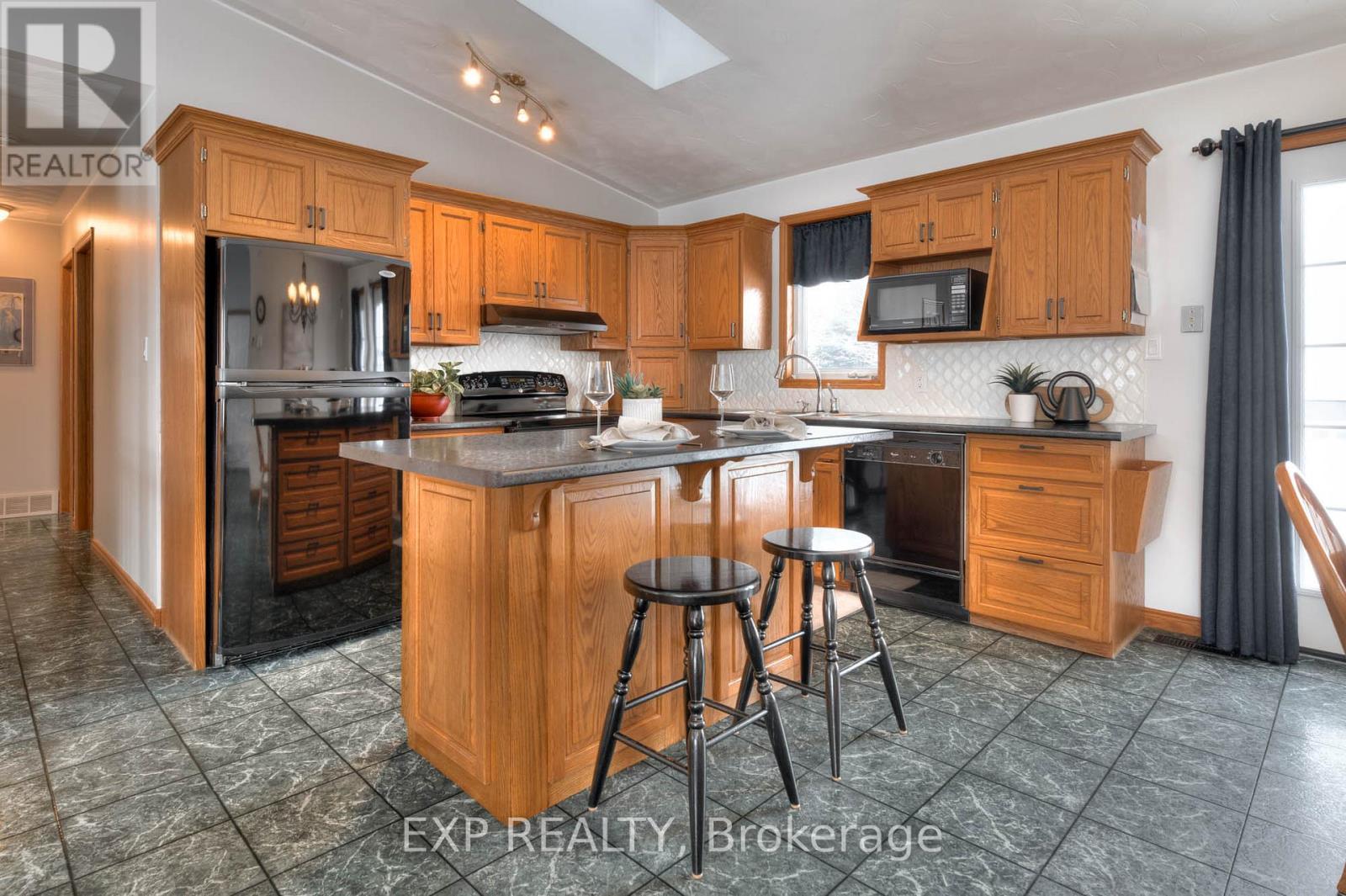 763 Sports Drive, Huron East, Ontario  N0G 1H0 - Photo 8 - X12927104