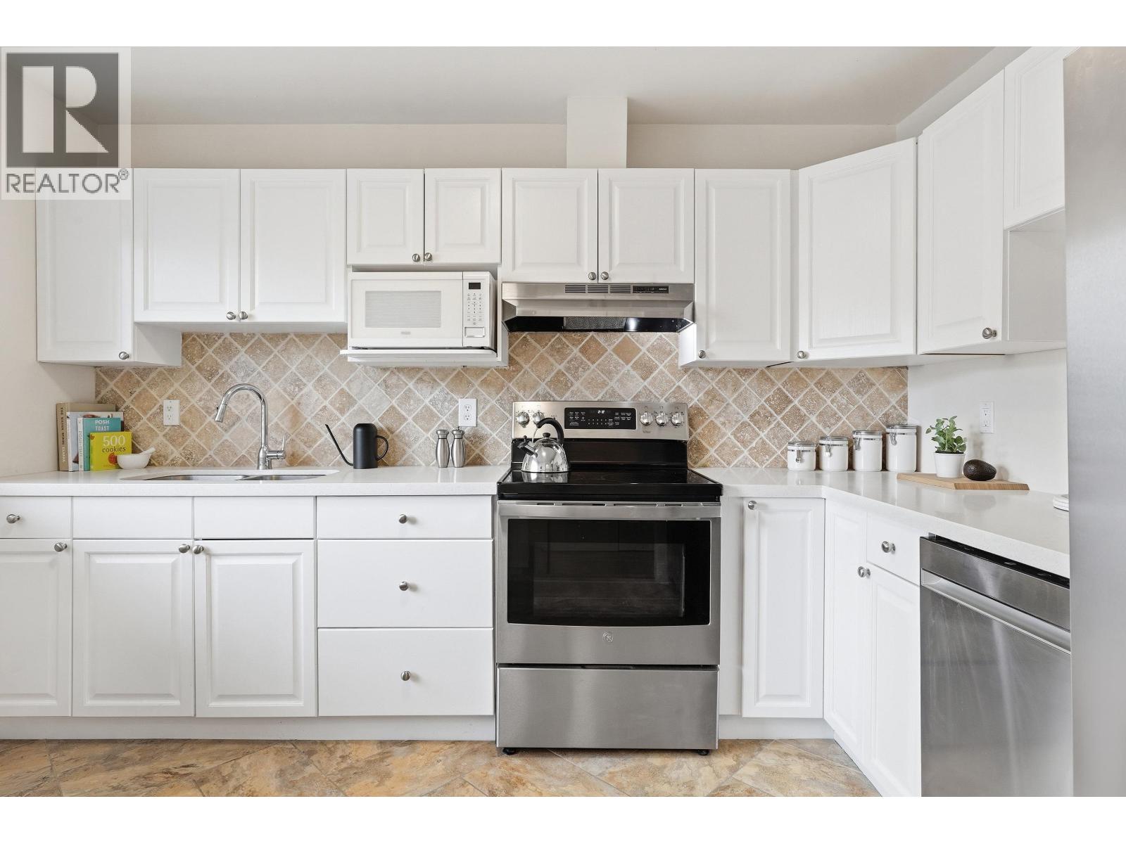 2329 Mountain Highway, North Vancouver, British Columbia  V7J 2N2 - Photo 4 - R3103882