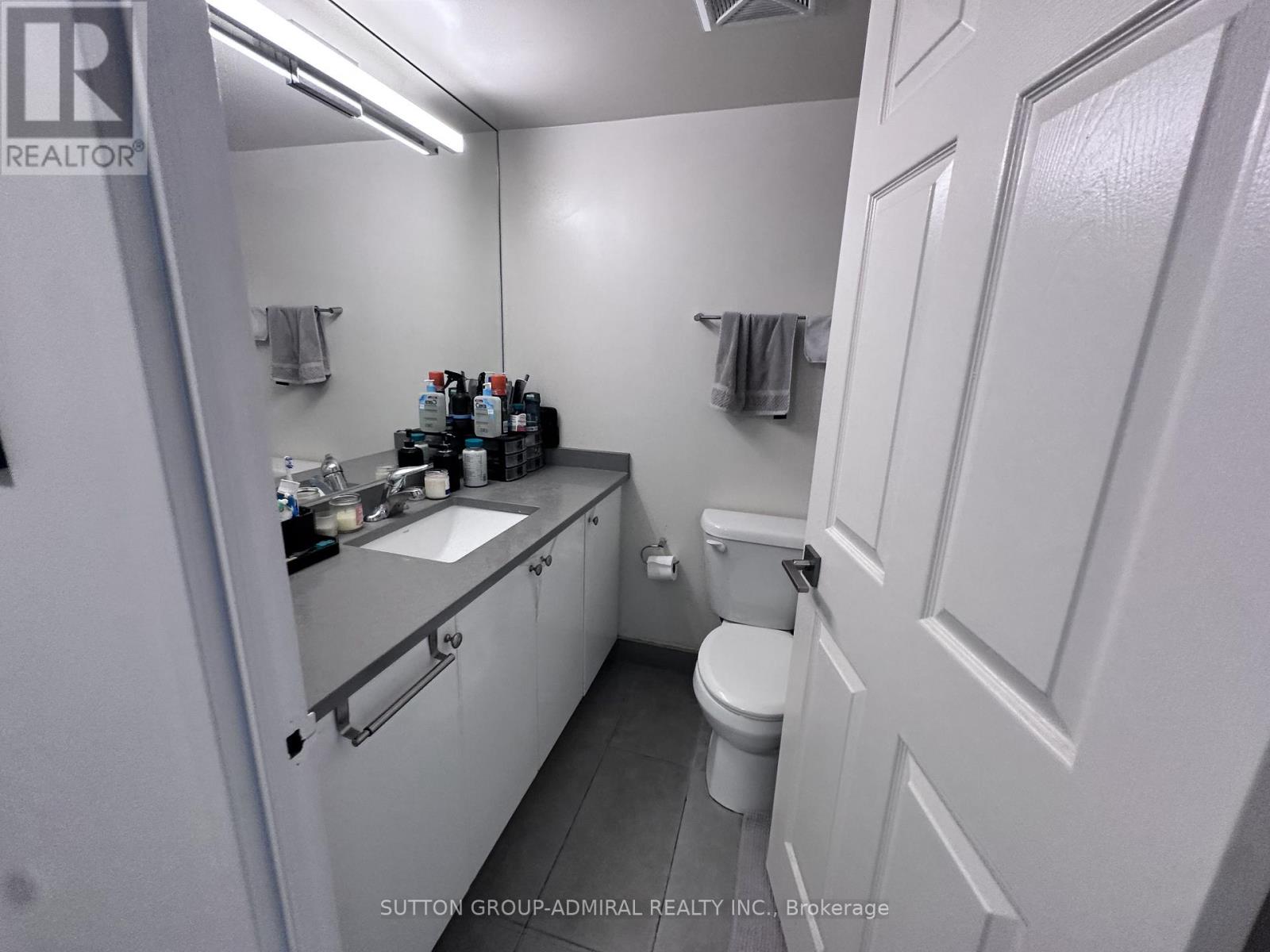 2002 - 736 Bay Street, Toronto, Ontario  M5G 1N6 - Photo 4 - C12917382