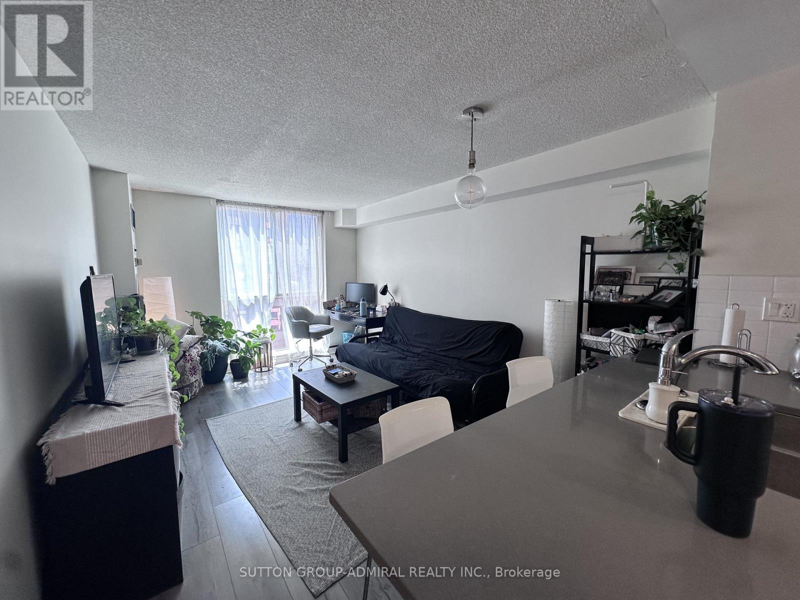 2002 - 736 Bay Street, Toronto, Ontario  M5G 1N6 - Photo 3 - C12917382