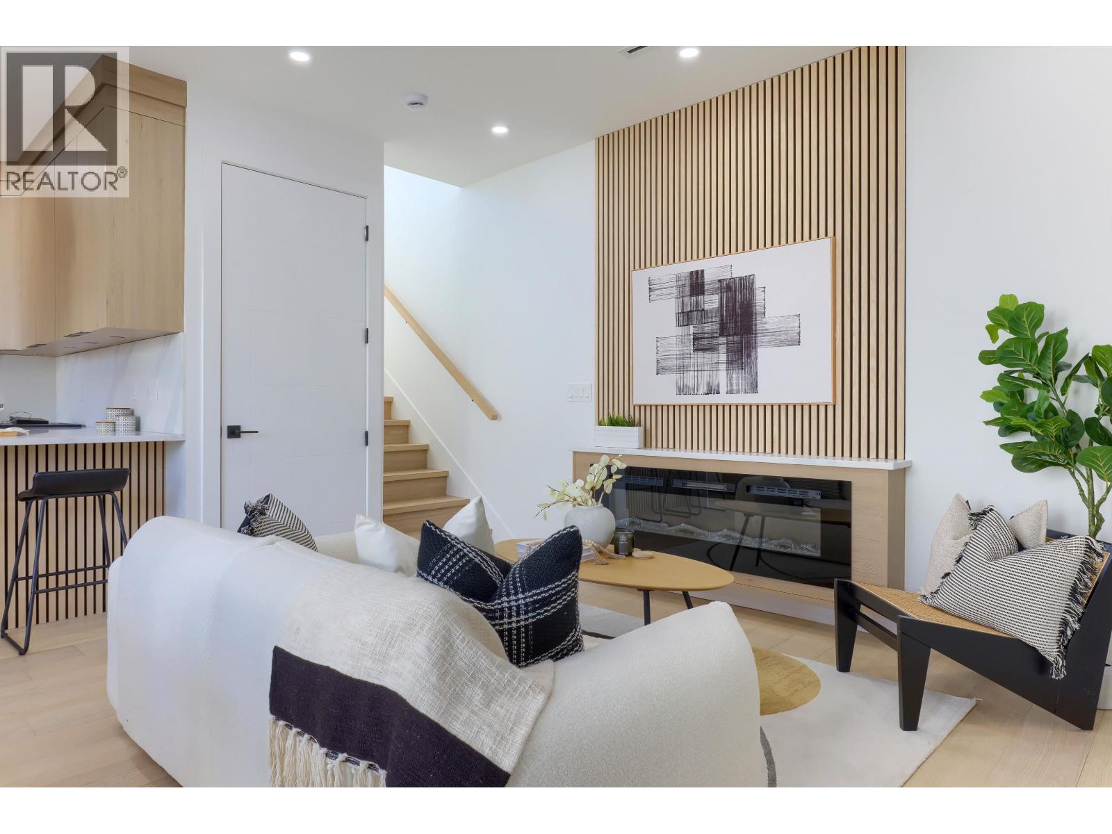 2 4742 St Catherines Street, Vancouver, British Columbia  V5V 4M7 - Photo 4 - R3104189