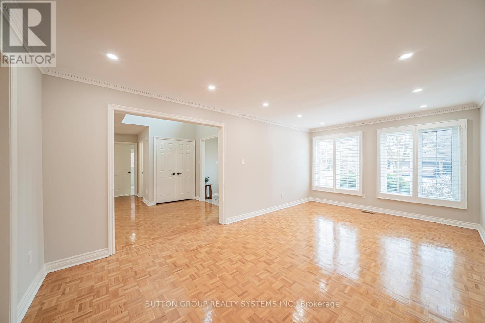 61 Somerset Crescent, Richmond Hill, Ontario  L4C 8N8 - Photo 10 - N12927122